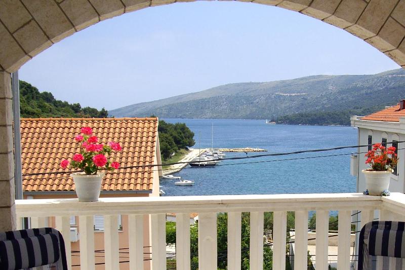 One-Bedroom Apartment with Terrace and Sea View image 2