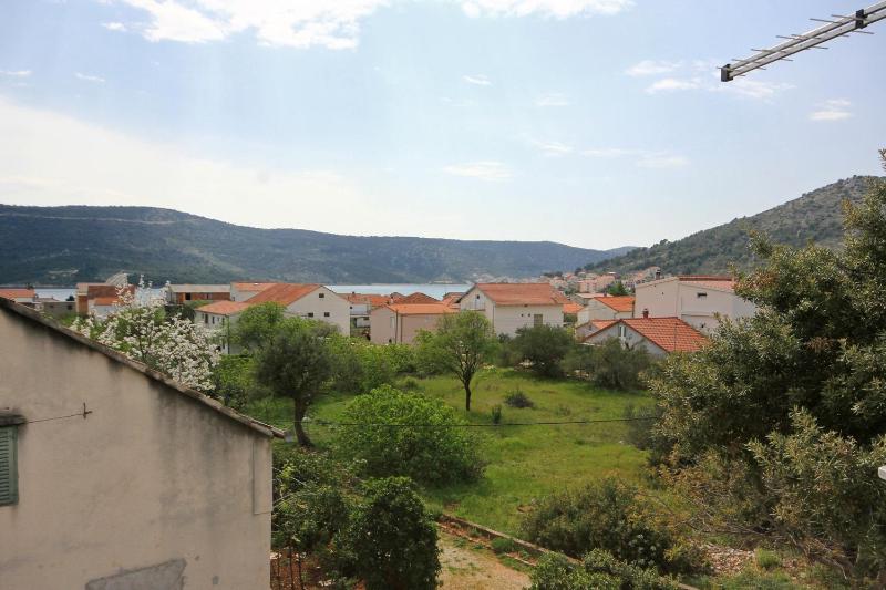 One-Bedroom Apartment with Terrace and Sea View image 3