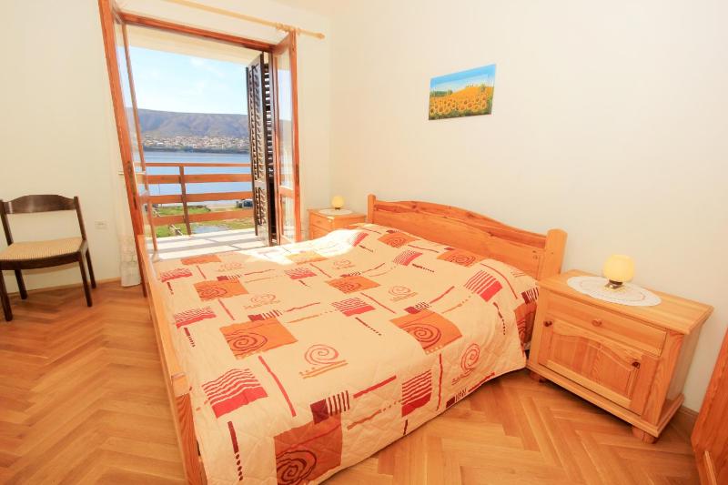 Three-Bedroom Apartment with Balcony and Sea View image 1