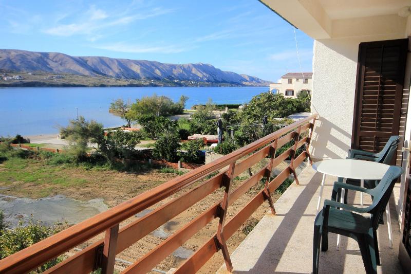 Three-Bedroom Apartment with Balcony and Sea View image 4