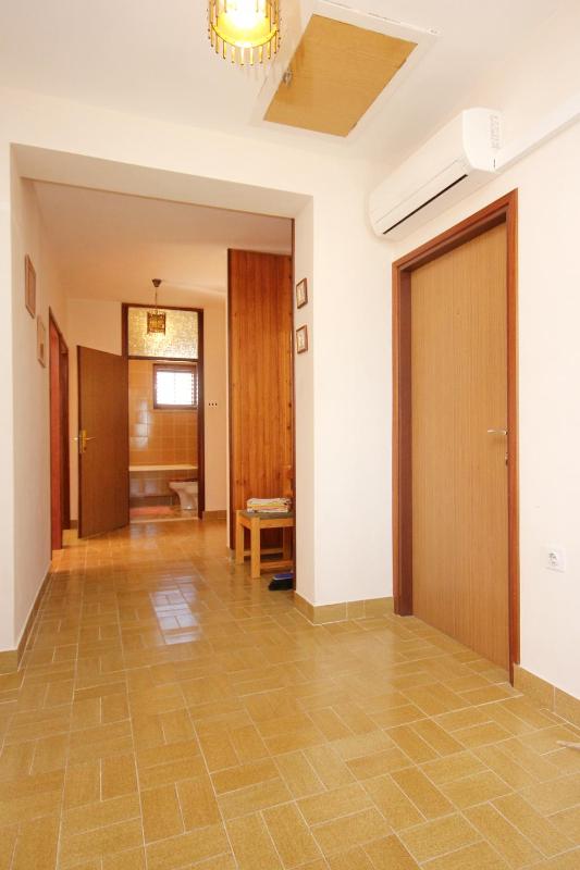 Three-Bedroom Apartment with Balcony and Sea View image 2