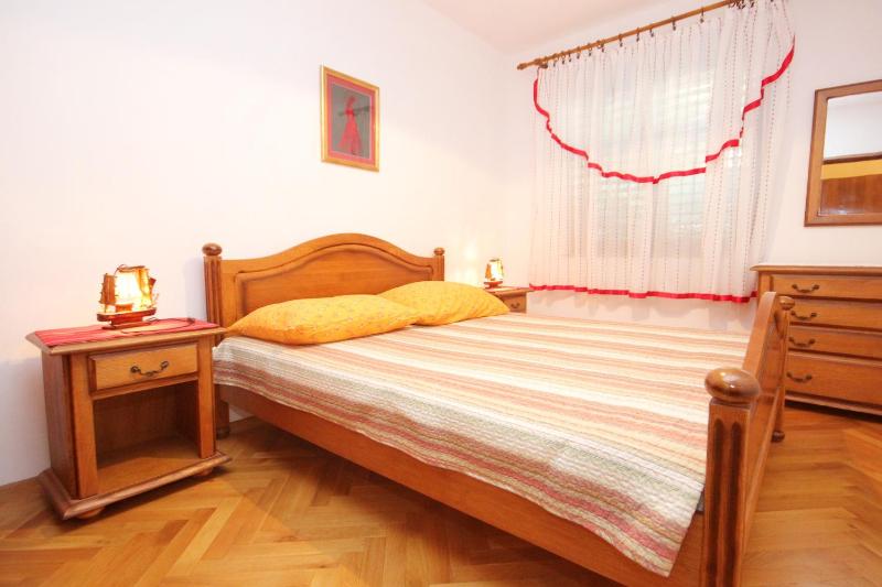 Three-Bedroom Apartment with Balcony and Sea View image 1