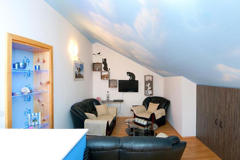 Three-Bedroom Apartment with Terrace image 1