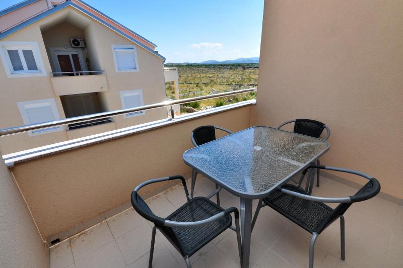 Three-Bedroom Apartment with Terrace image 4