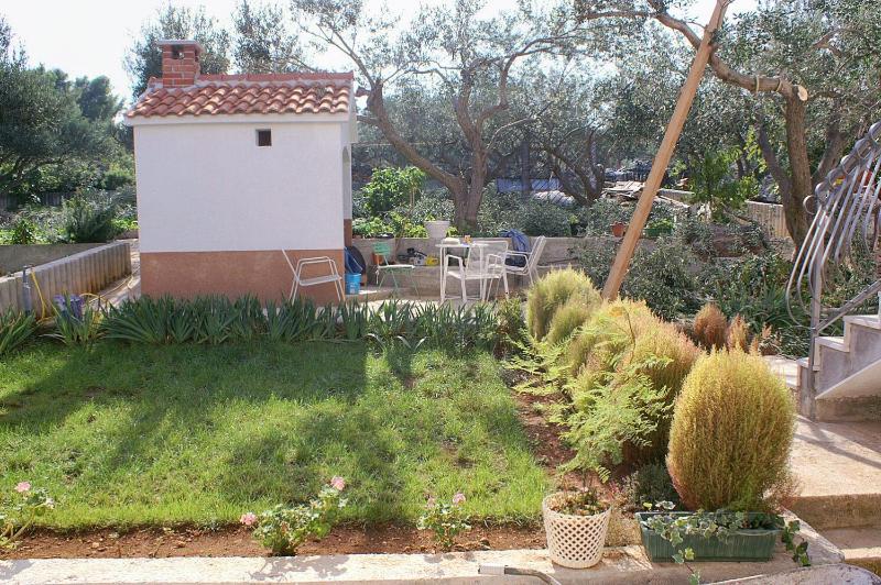 Apartments with parking space Splitska Brac - 9657 - image 6