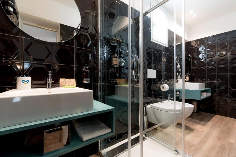 Up Hotel - image 27