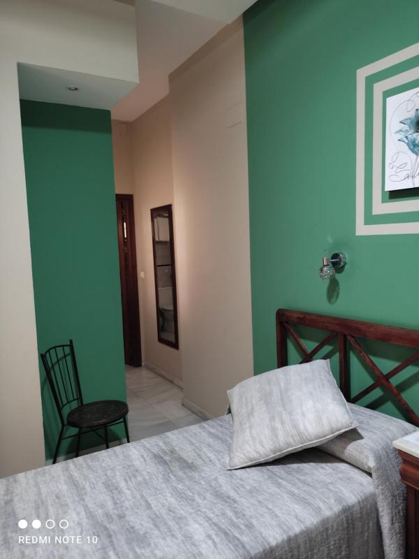 Twin Room image 2