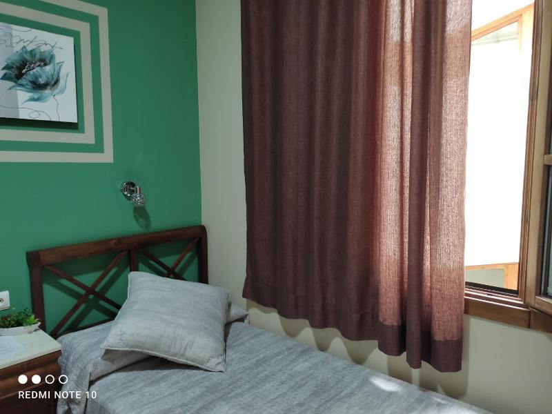 Twin Room image 3