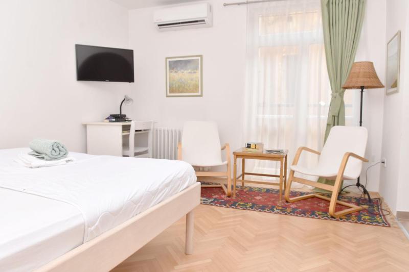 Charming Studio in City Center-Excellent Location - image 1