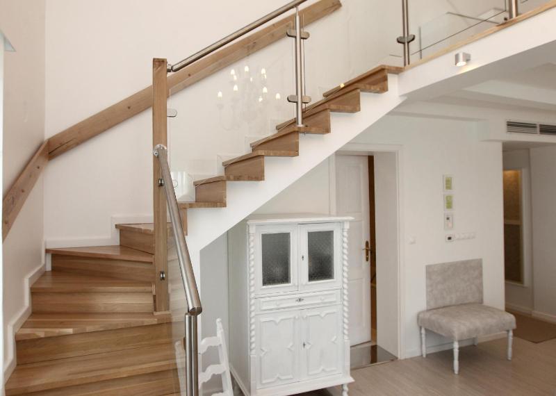 Family Room image 3