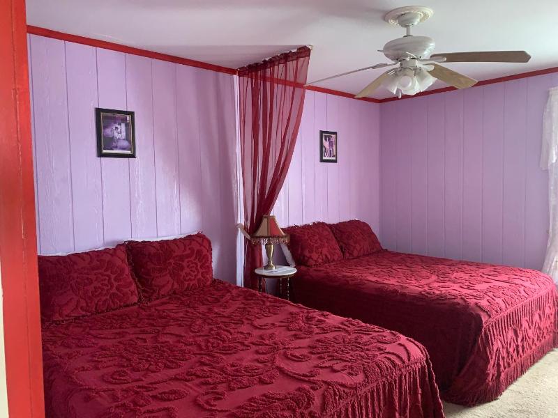 Family Room image 3