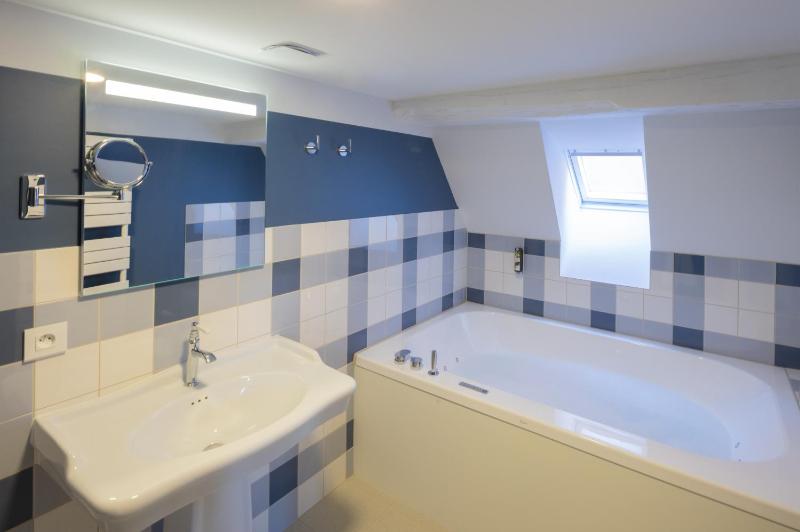 Suite with Spa Bath image 4