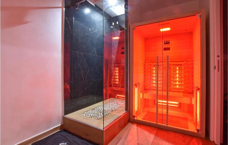 Suite Meghan Home - image 3