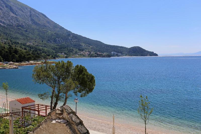 Two-Bedroom Apartment with Balcony and Sea View image 2