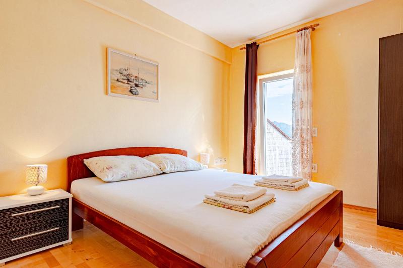 One-Bedroom Apartment with Balcony and Sea View image 1