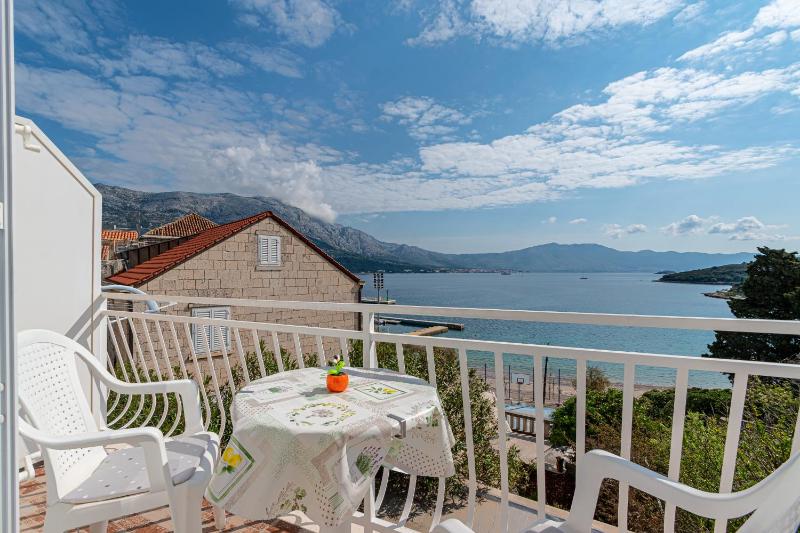 Studio with Balcony and Sea View image 3