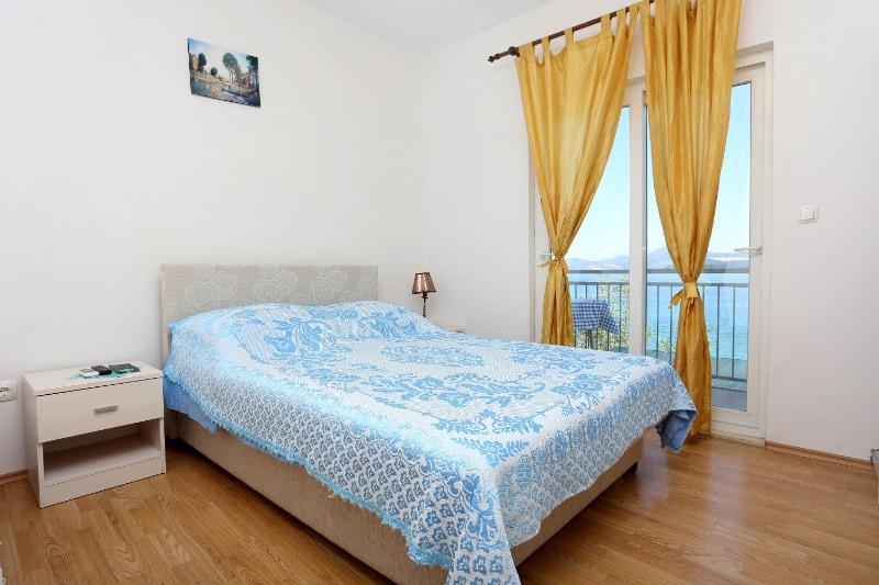 One-Bedroom Apartment with Terrace and Sea View image 1