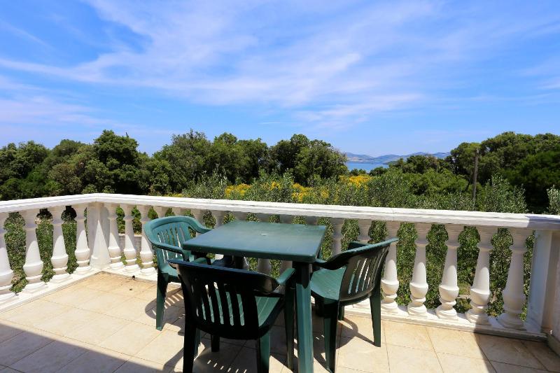 One-Bedroom Apartment with Terrace image 4