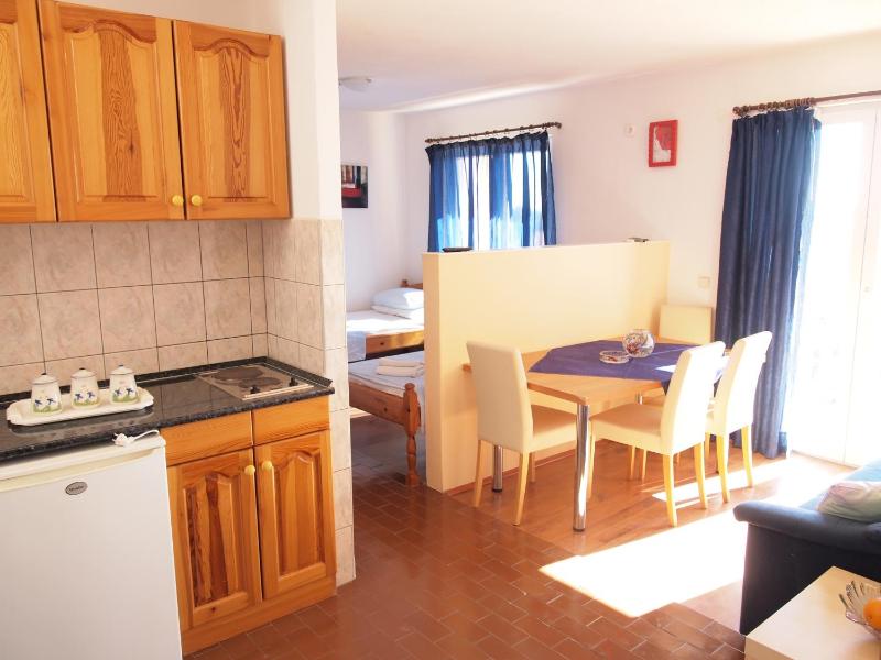 Studio with Balcony and Sea View image 4