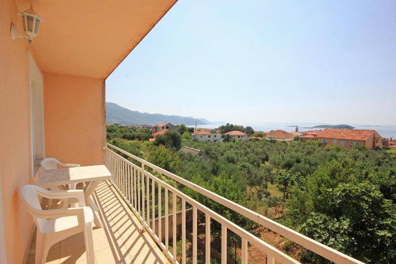 Studio with Balcony and Sea View image 3