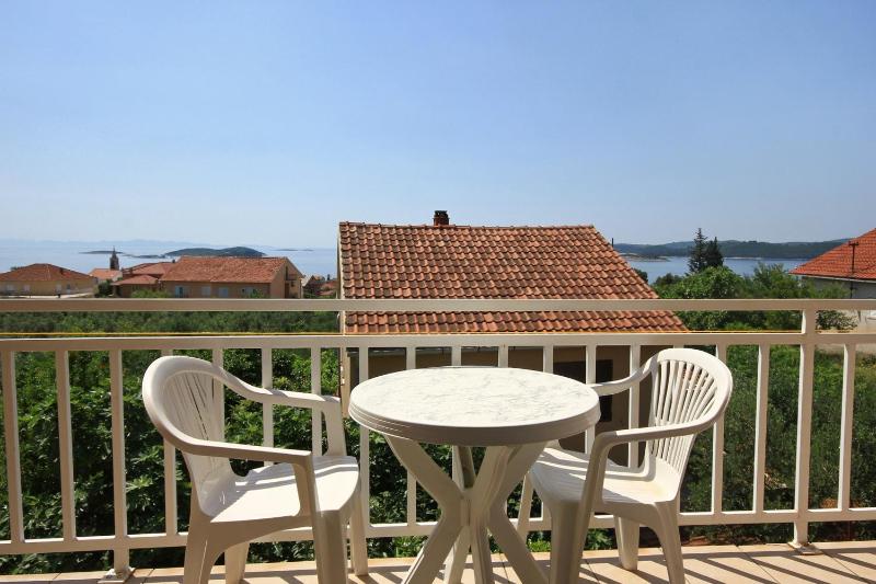 Twin Room with Balcony and Sea View image 3