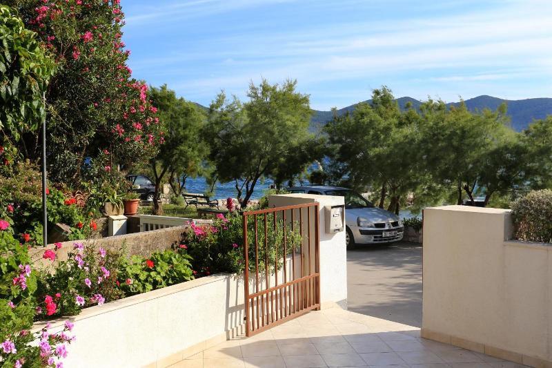 Two-Bedroom Apartment with Terrace and Sea View image 2