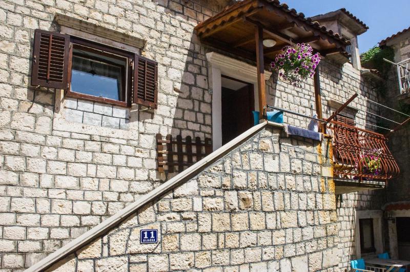 Apartments by the sea Kastel Stafilic Kastela - 10264 - image 1