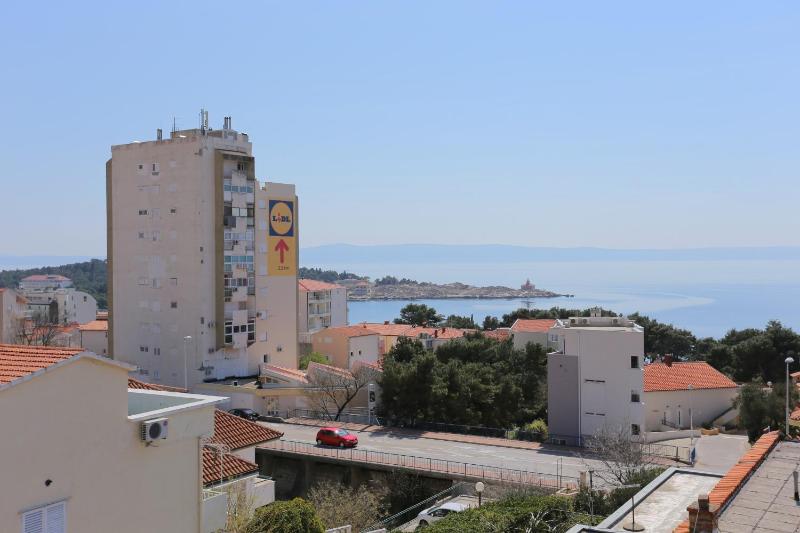 Three-Bedroom Apartment with Terrace and Sea View image 3