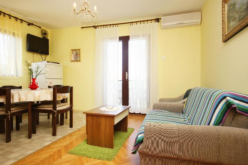 Two-Bedroom Apartment with Balcony and Sea View image 1