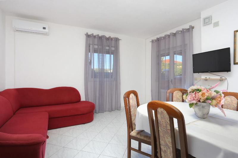 Three-Bedroom Apartment with Terrace image 1