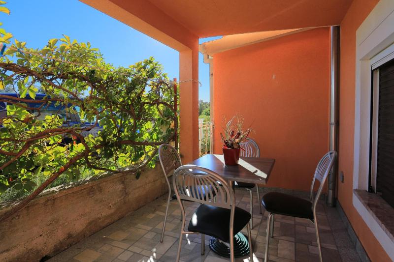 Three-Bedroom Apartment with Terrace image 4