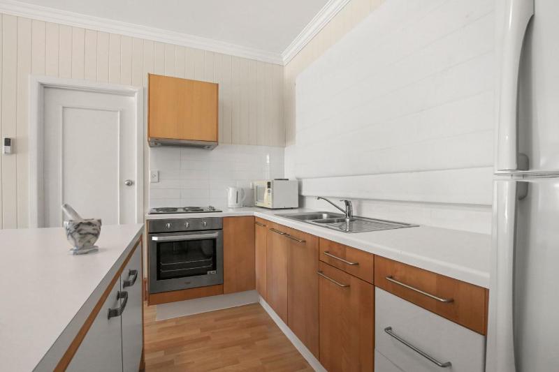 Henzell Street 28 Dicky Beach - image 9