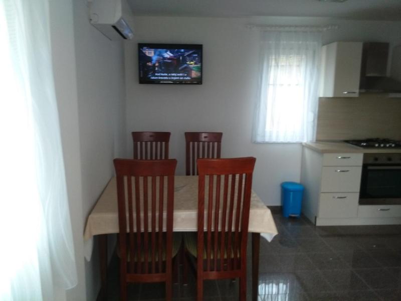 One-Bedroom Apartment image 3