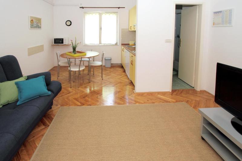 Two-Bedroom Apartment with Terrace and Sea View image 4