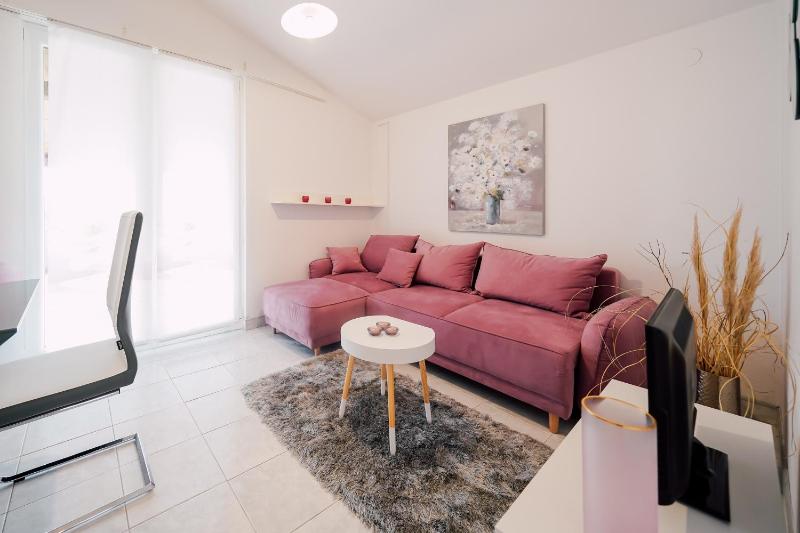 One-Bedroom Apartment with Terrace and Sea View image 1