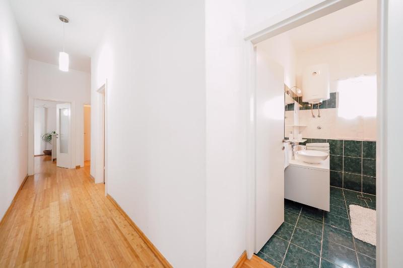 Three-Bedroom Apartment with Terrace and Sea View image 2