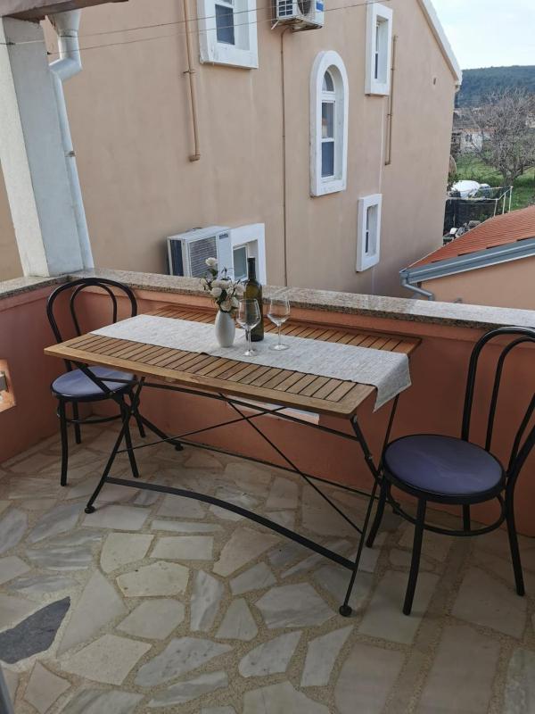 One-Bedroom Apartment with Terrace and Sea View image 3