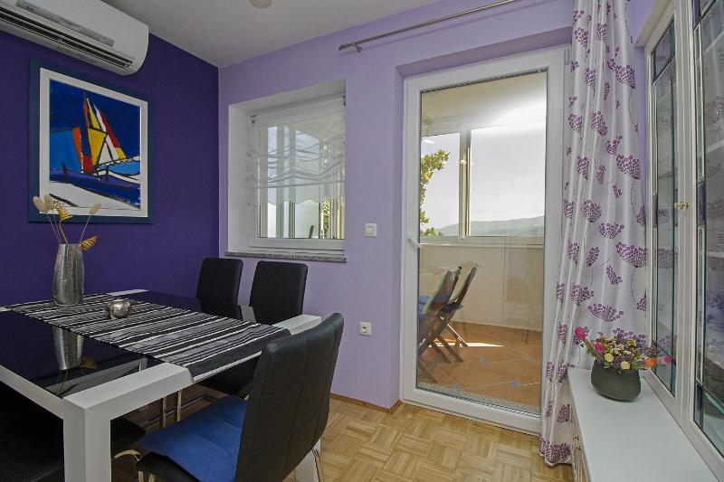 Two-Bedroom Apartment with Balcony and Sea View image 4