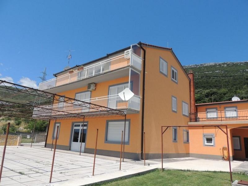 Apartments with parking space Kastel Stari Kastela - 12104 - image 1