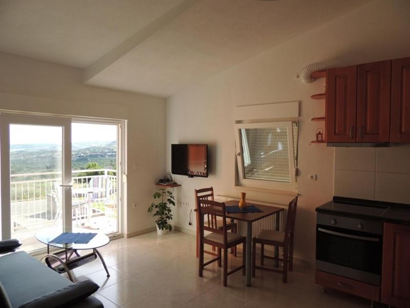 Apartments with parking space Kastel Stari Kastela - 12104 - image 9