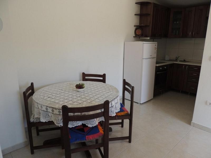 Apartments with parking space Kastel Stari Kastela - 12104 - image 11