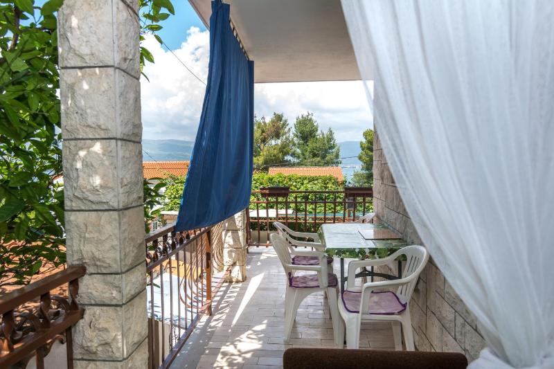 Two-Bedroom Apartment with Balcony and Sea View image 3