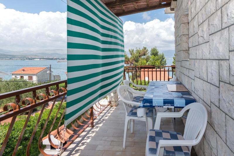 Two-Bedroom Apartment with Balcony and Sea View image 3