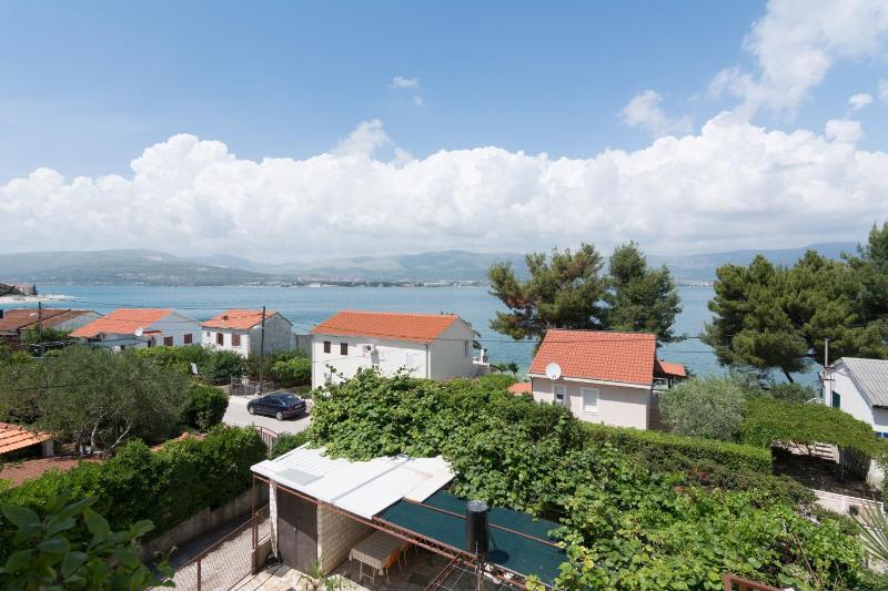 Two-Bedroom Apartment with Balcony and Sea View image 2