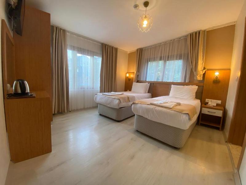 Standard Twin Room image 2
