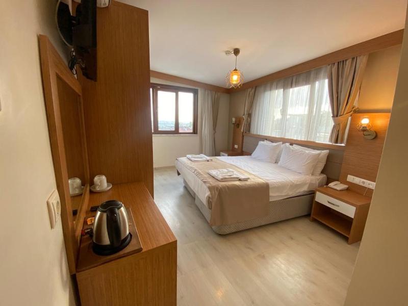 Deluxe Double Room with Sea View image 2