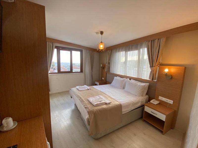 Deluxe Double Room with Sea View image 3