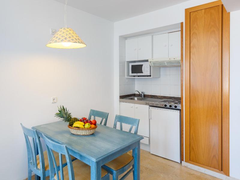 One-Bedroom Apartment (2 - 4 Adults) image 4