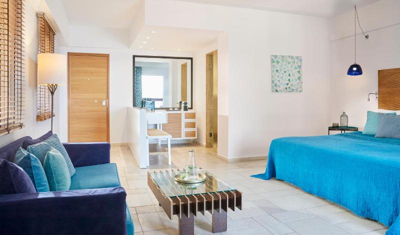 Junior Suite with Sea View image 4