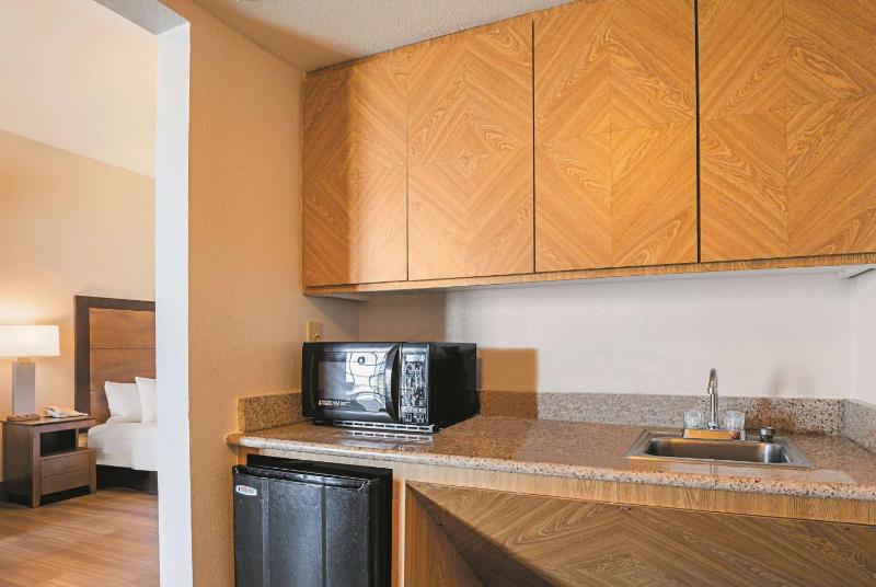 Wingate by Wyndham Galveston Beachfront at the Seawall - image 9
